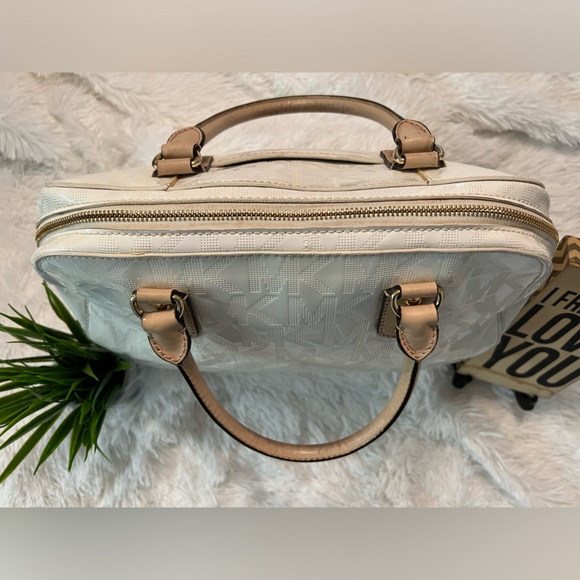 Michael Kors White Patent Leather Cindy Dome Satchel & Wallet - Picture 4 of 16